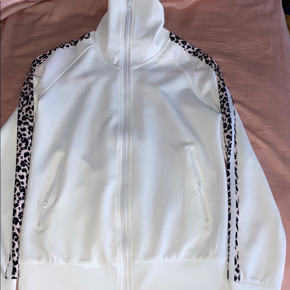 Fashion nova “A Little Wild Athleisure Set”.